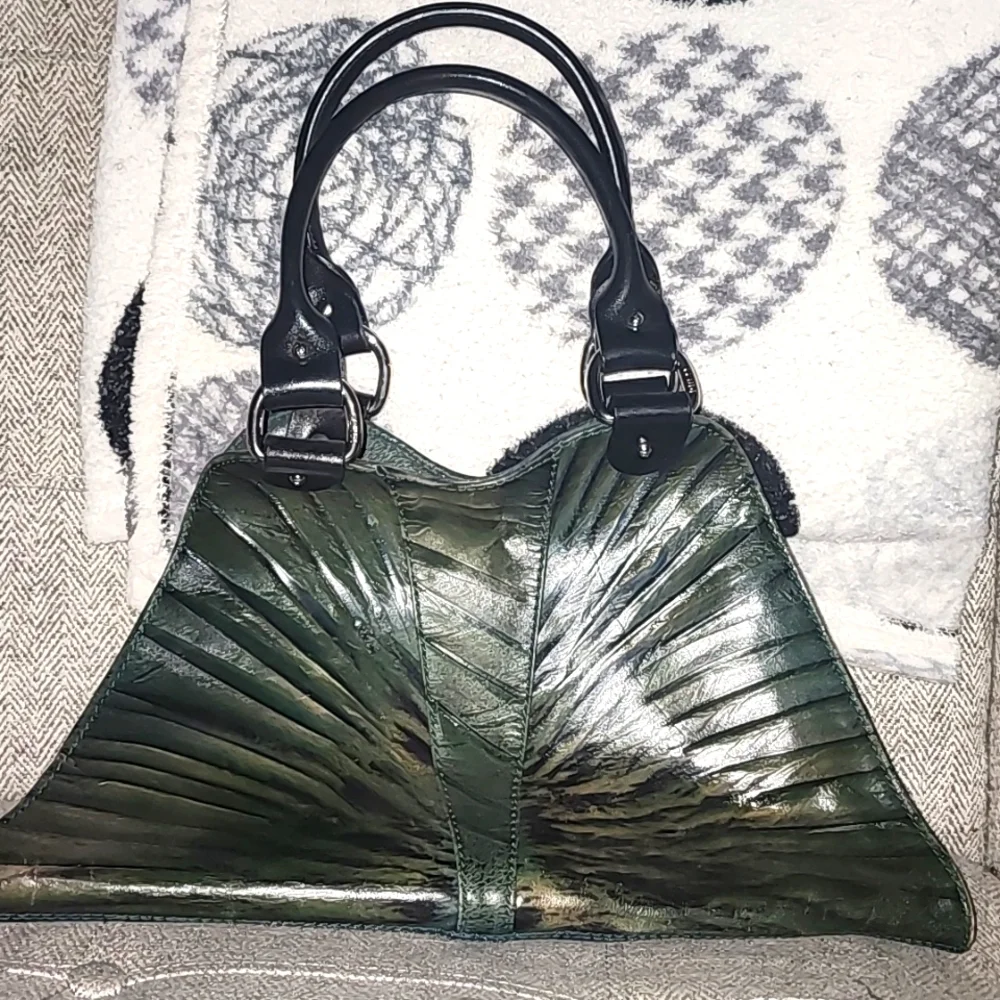 Fendi- Olive Trapezio bag - Picture 1 of 8